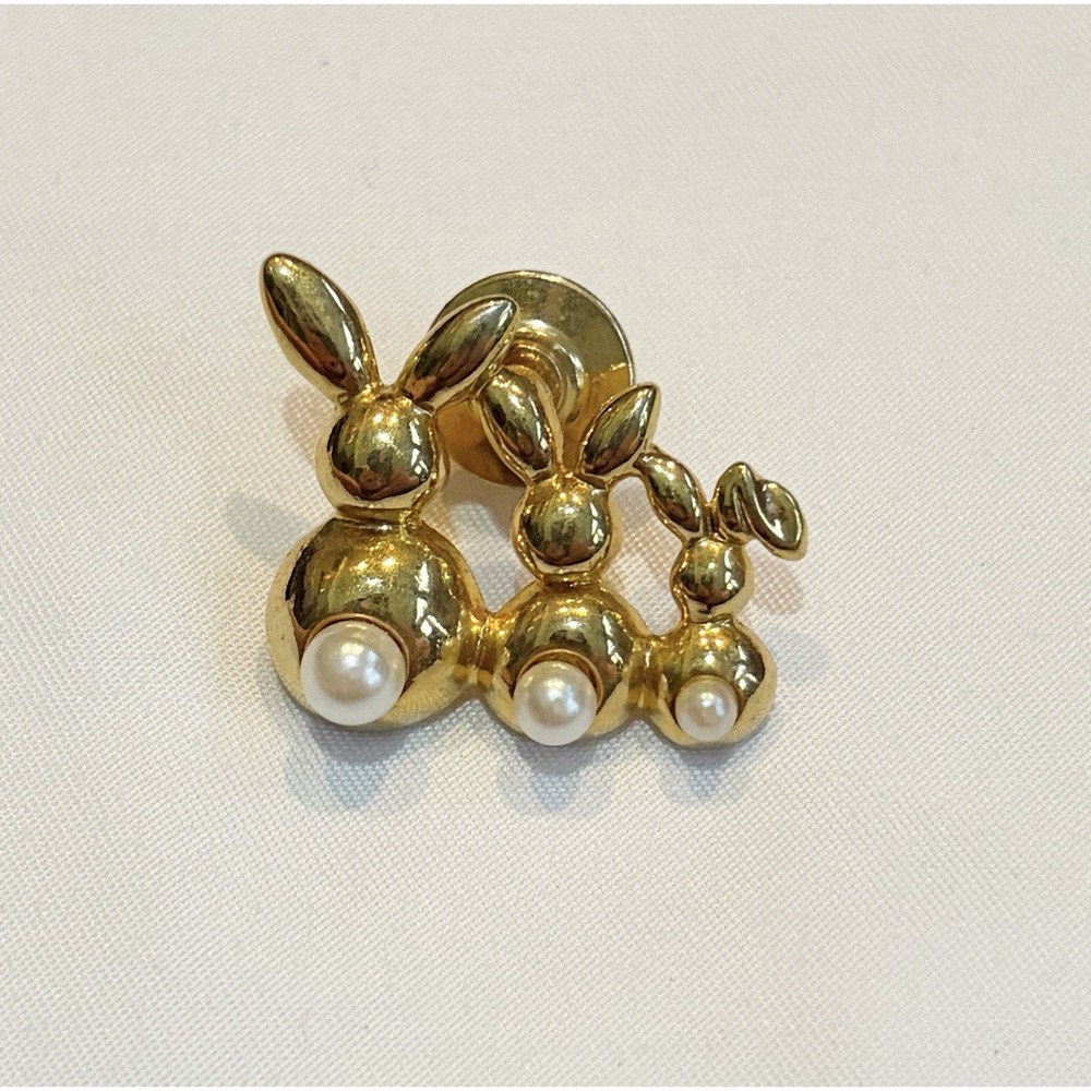 Avon Faux Pearl Bunny Bunnies Rabbit Family Lapel Hat Jacket Vest Shirt Pin